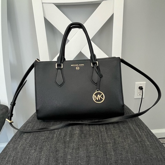 Authentic Michael Kors Purse - Picture 1 of 5
